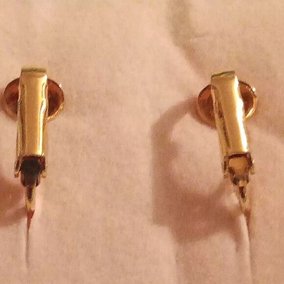 🩷Vintage Avon Goldtone Rialto Clip On Earrings. Dangling Crystals NWOT - Picture 3 of 3